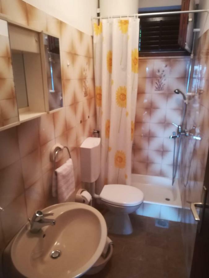 Apartmani Ujdur Omiš Exteriör bild