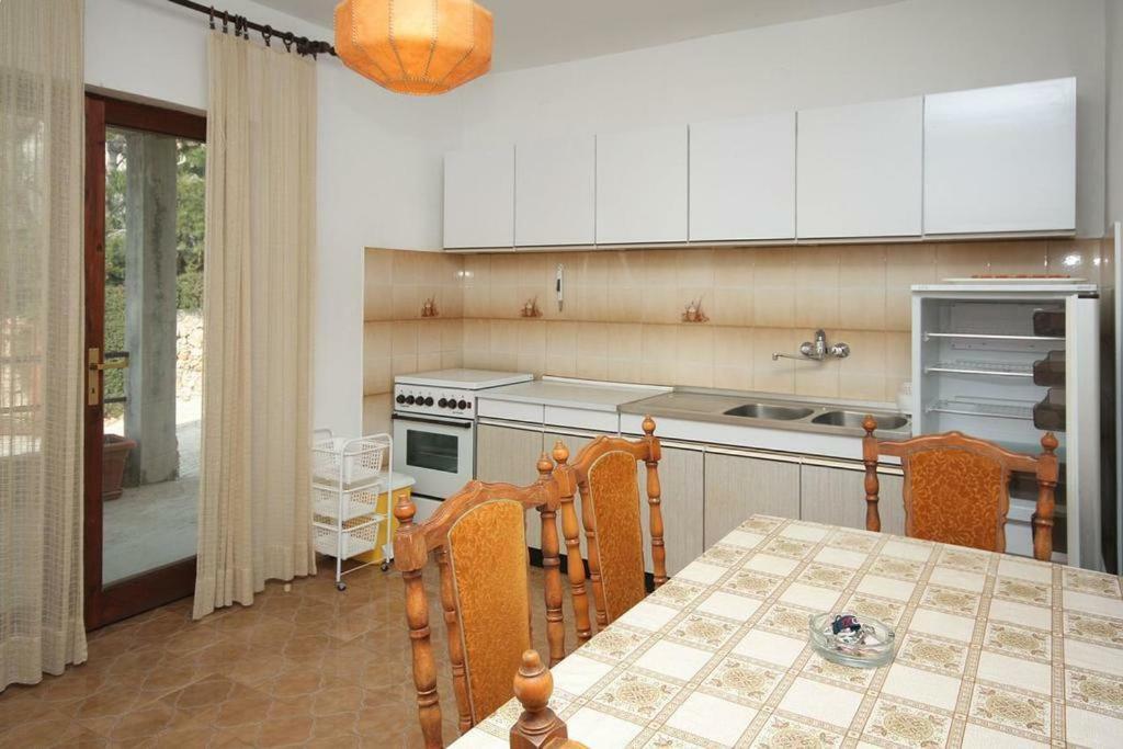 Apartmani Ujdur Omiš Exteriör bild