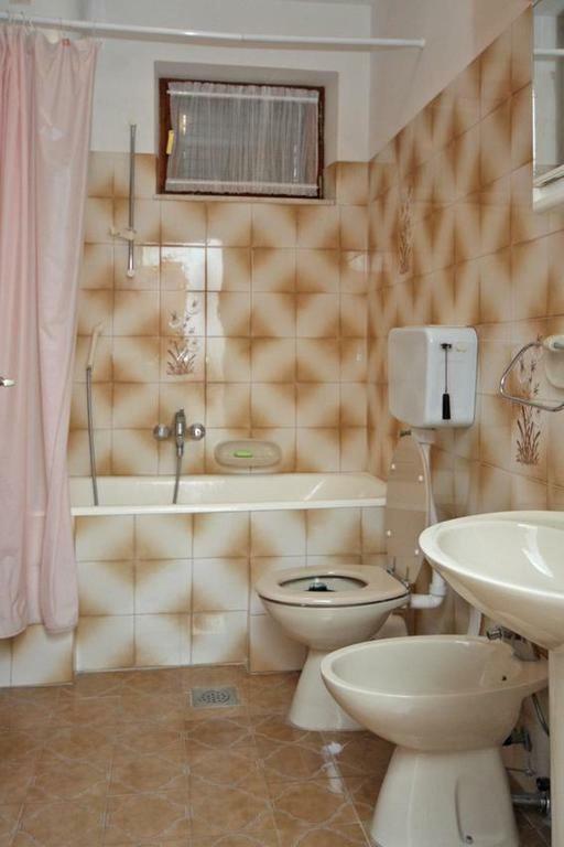 Apartmani Ujdur Omiš Exteriör bild