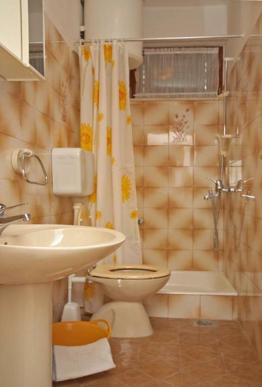 Apartmani Ujdur Omiš Exteriör bild